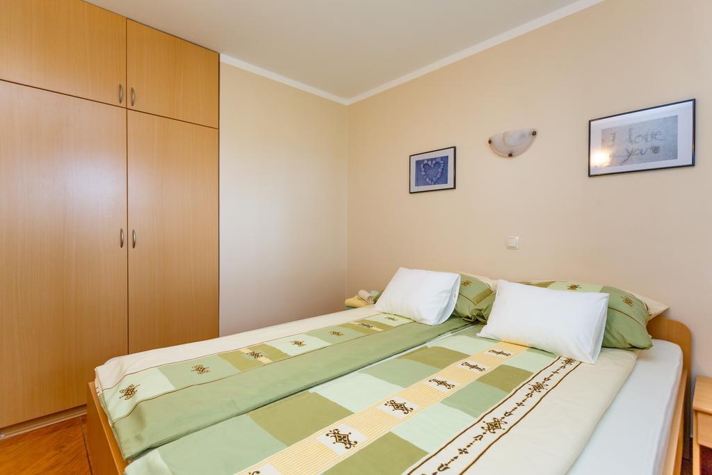 Apartments Villa Elizabet Малинска Екстериор снимка