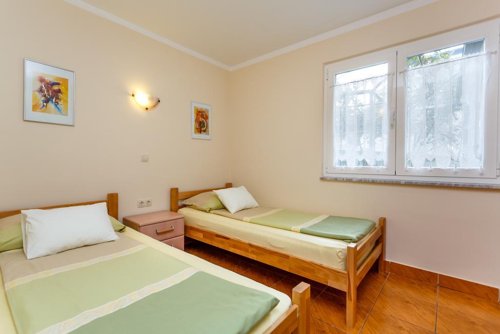 Apartments Villa Elizabet Малинска Екстериор снимка