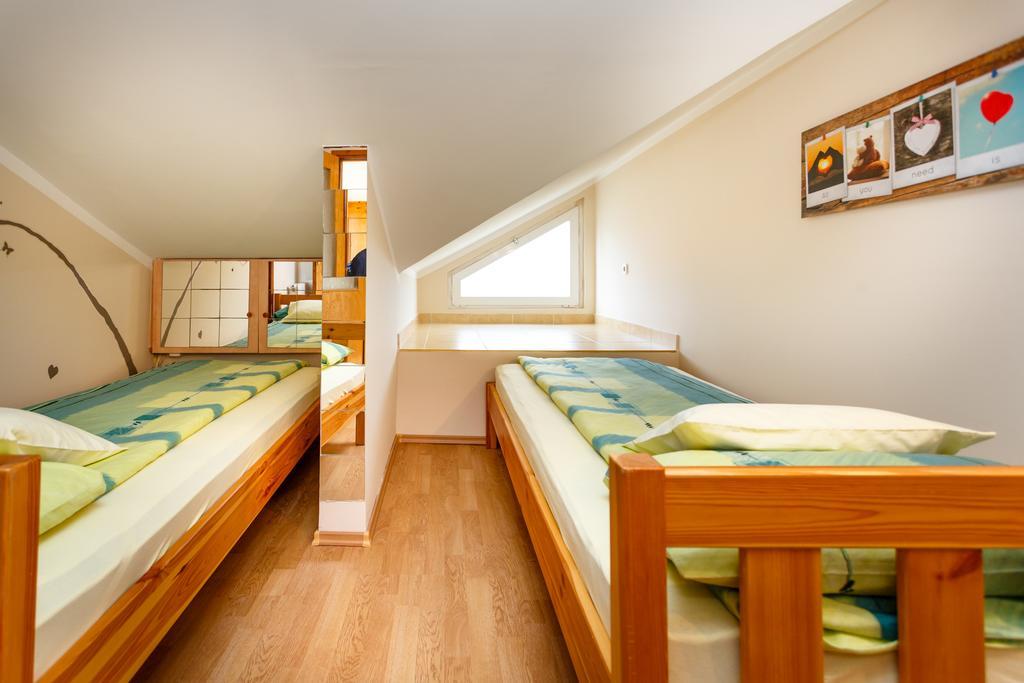 Apartments Villa Elizabet Малинска Екстериор снимка