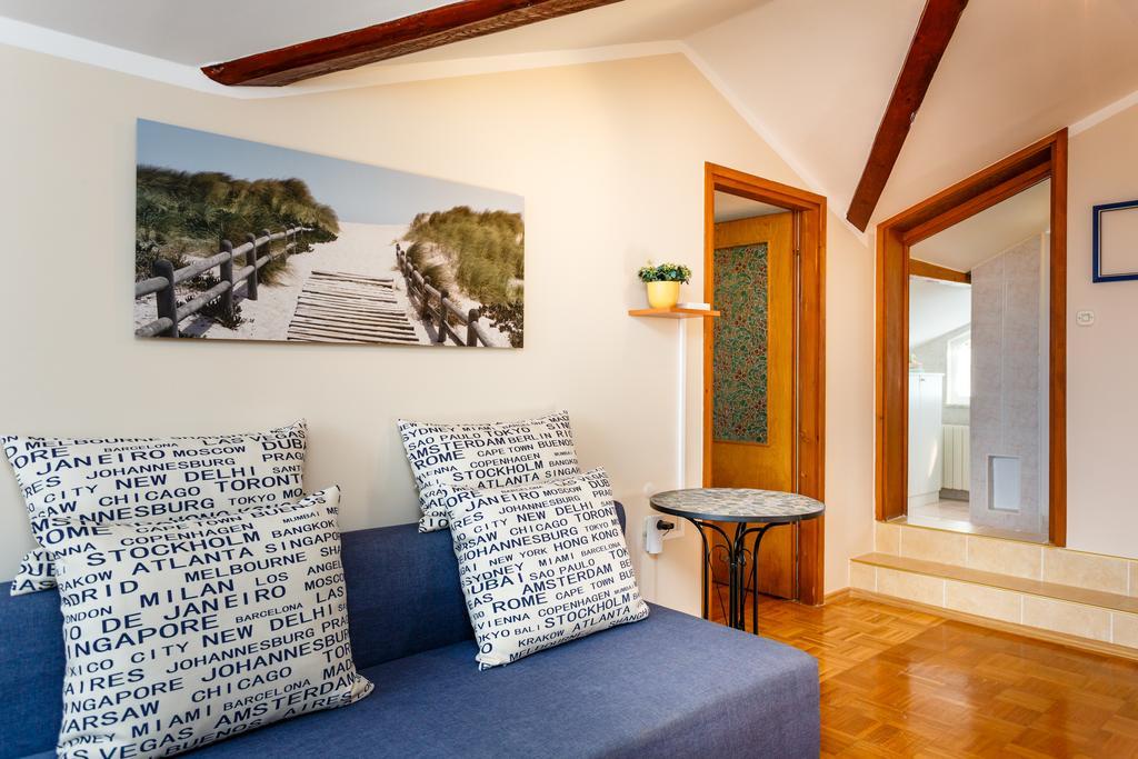 Apartments Villa Elizabet Малинска Екстериор снимка