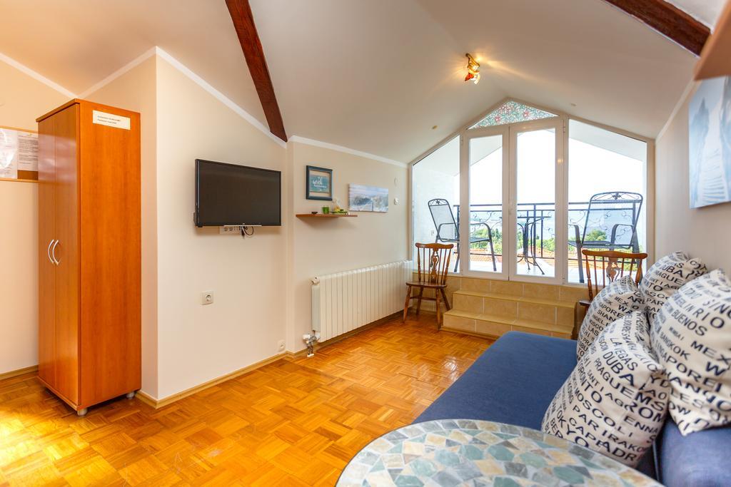 Apartments Villa Elizabet Малинска Екстериор снимка