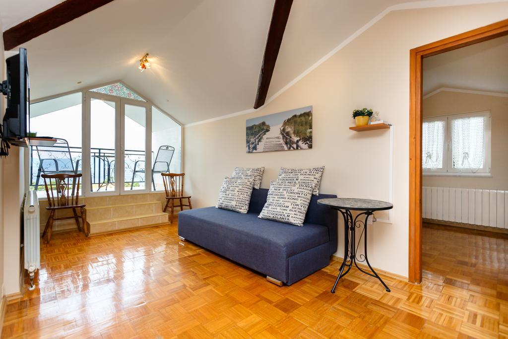 Apartments Villa Elizabet Малинска Екстериор снимка