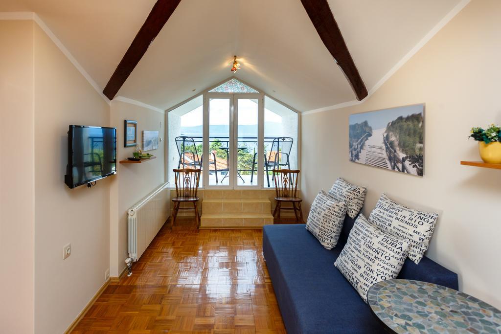 Apartments Villa Elizabet Малинска Екстериор снимка
