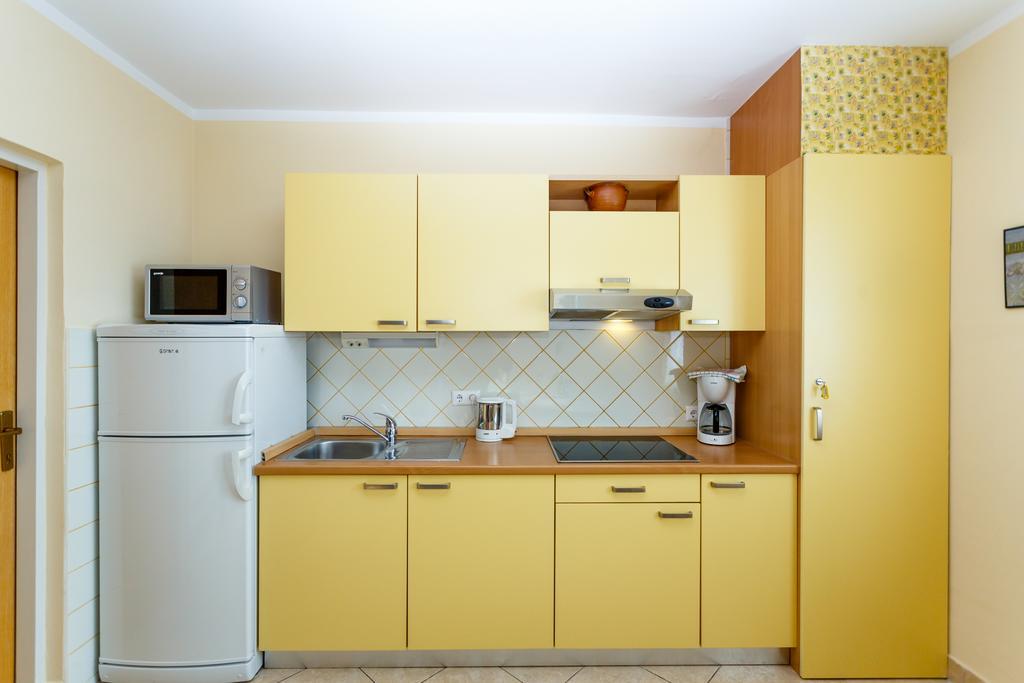 Apartments Villa Elizabet Малинска Екстериор снимка